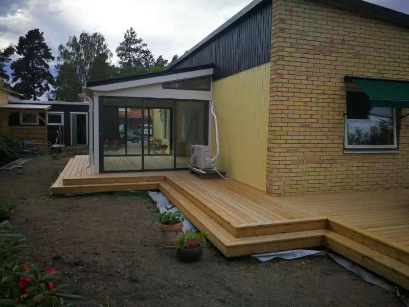 Byte av fasadpanel, ny altan och uterum i Uppsala