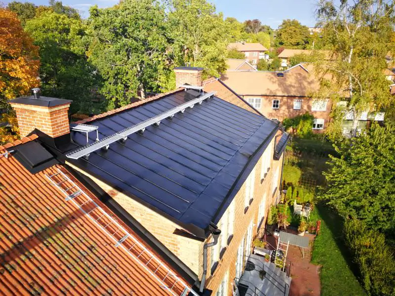 Målning av plåttak i Uppsala