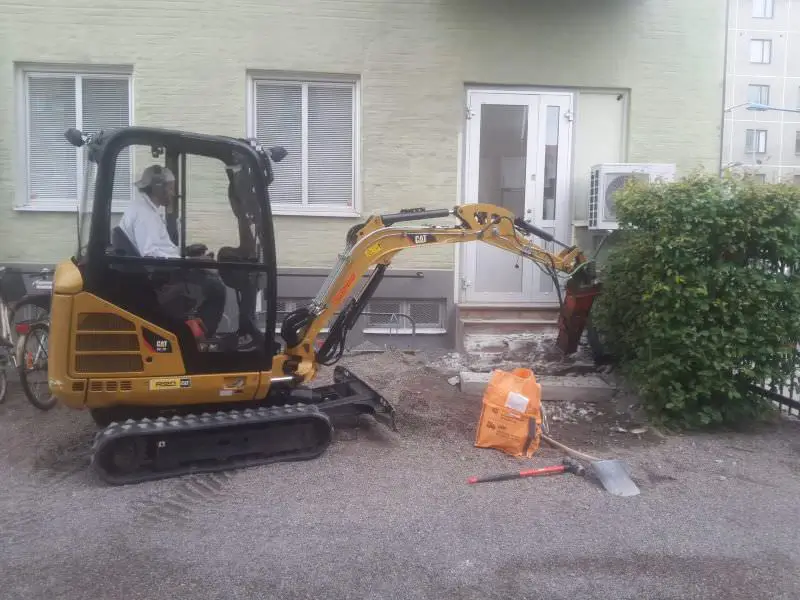 Rivning och montering av ny entrétrappa
